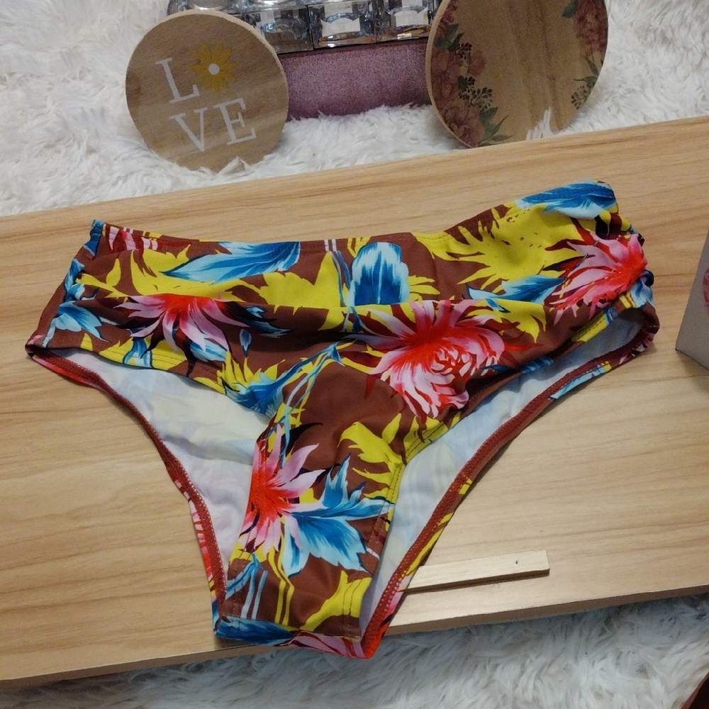 Floral Cheeky High-Waisted Bikini Bottom Small 🆕